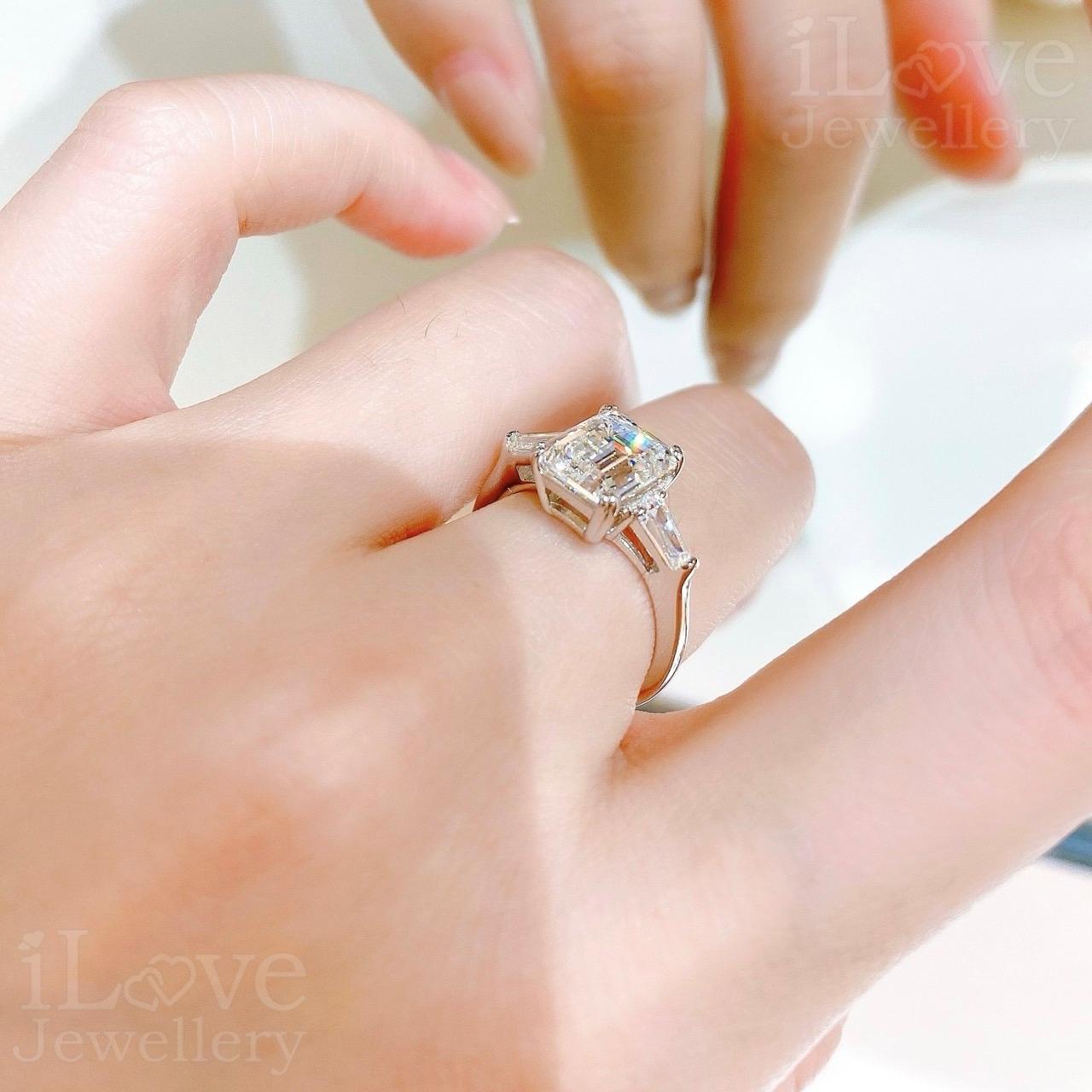 Emerald Cut Ring with Side Stones ILR061
