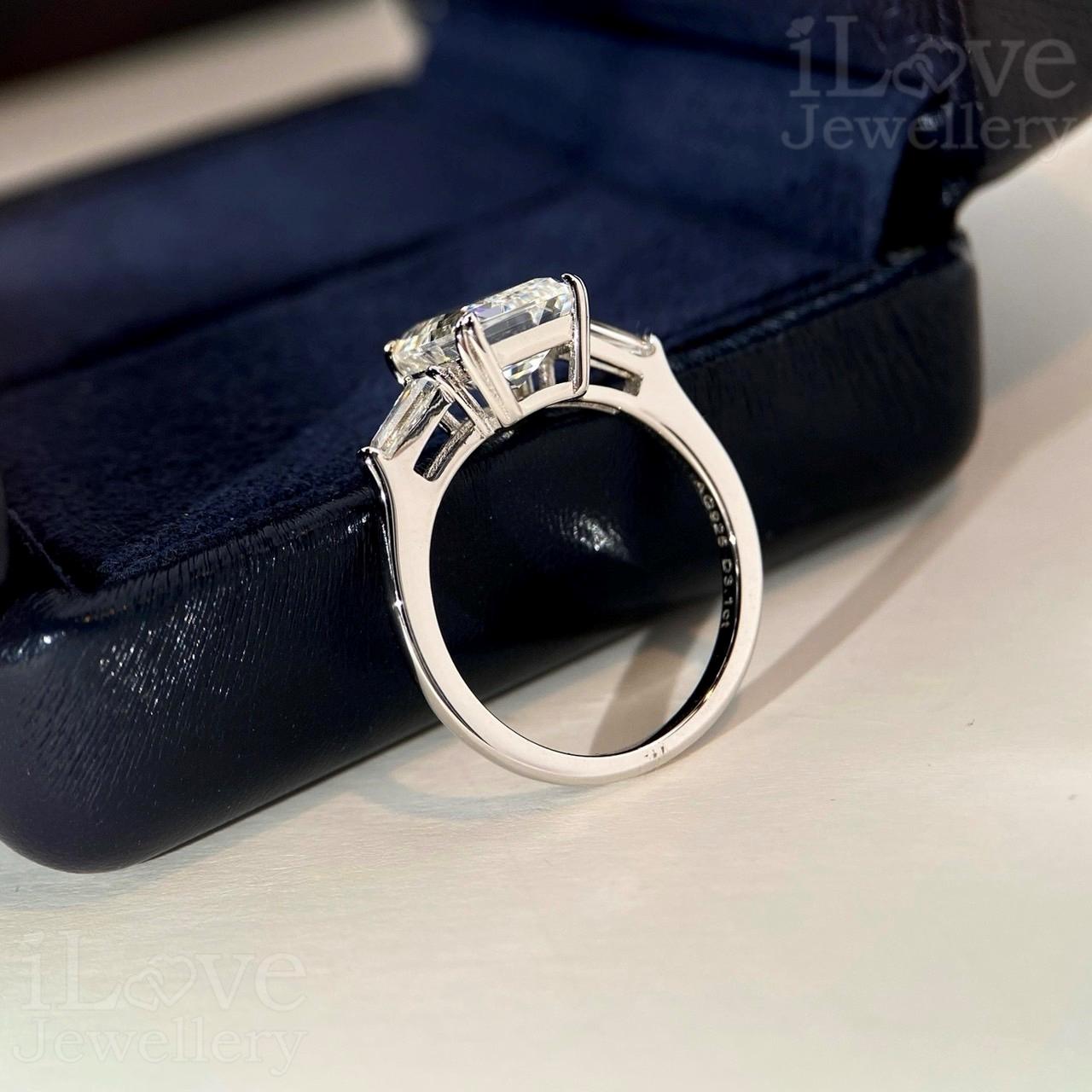 Emerald Cut Ring with Side Stones ILR061