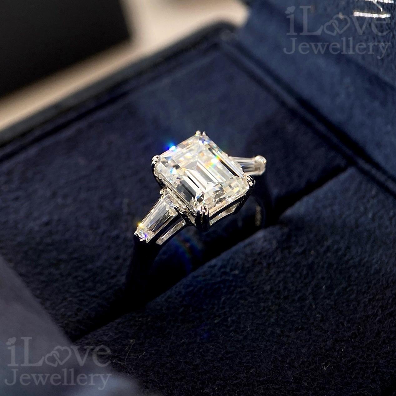 Emerald Cut Ring with Side Stones ILR061