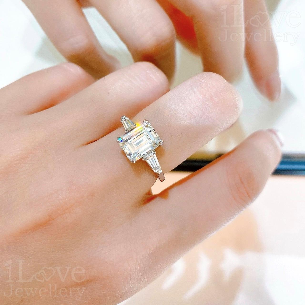 Emerald Cut Ring with Side Stones ILR061