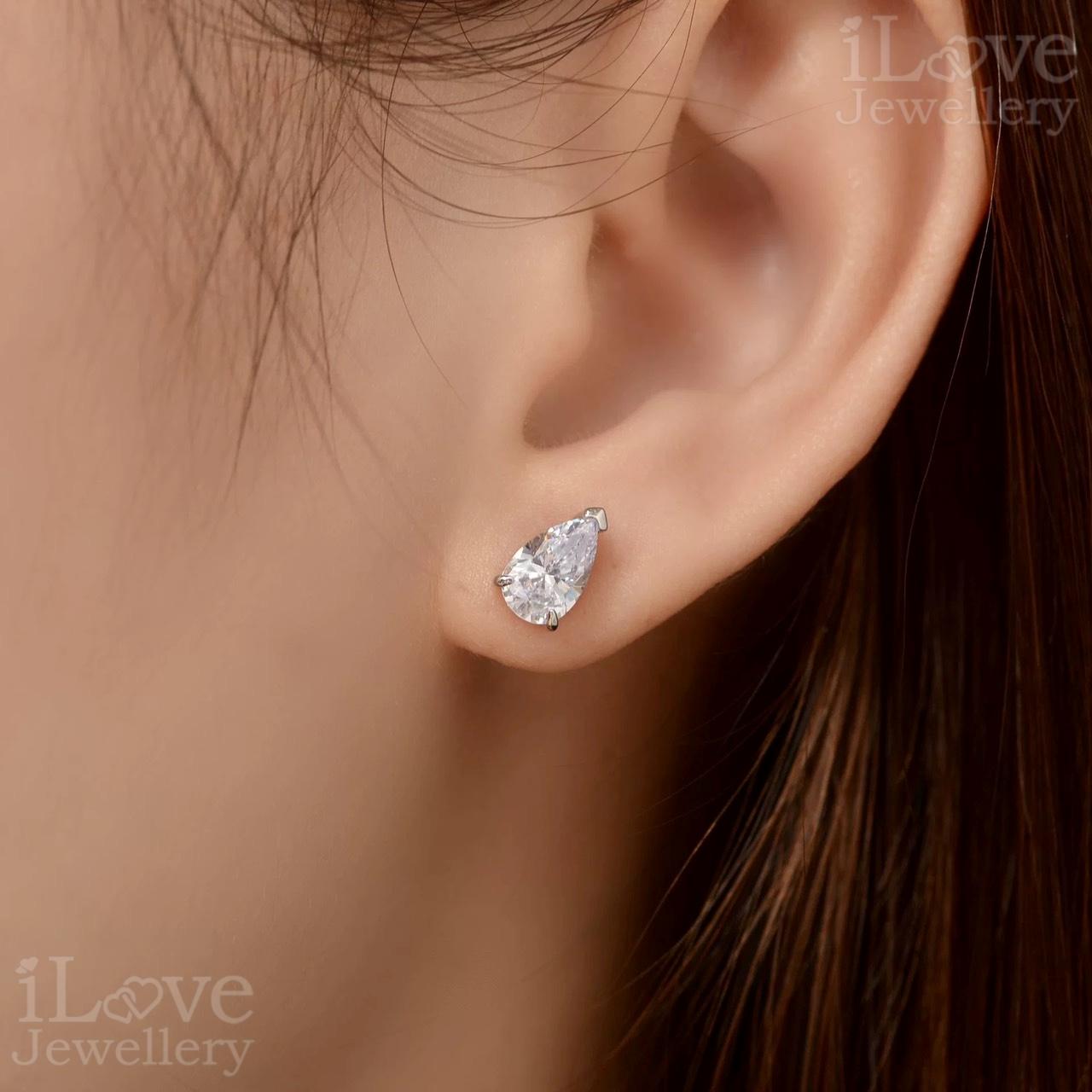 Tear of Joy Pear-Cut Stud Earrings ILE004